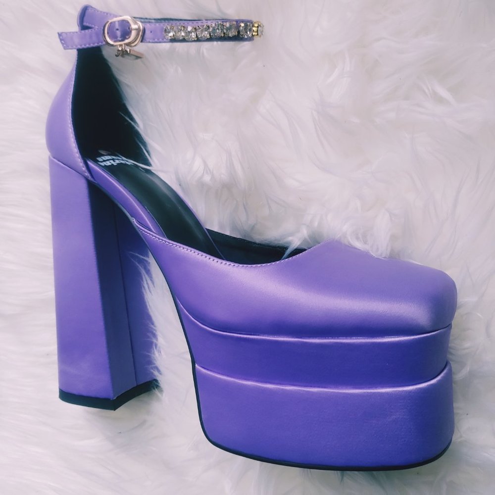 NEW LUXURY LAVENDER SATIN MEDUSA PLATFORM HEELS - Picture 3 of 7